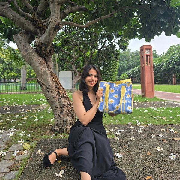 Blue Daisy Midi Tote